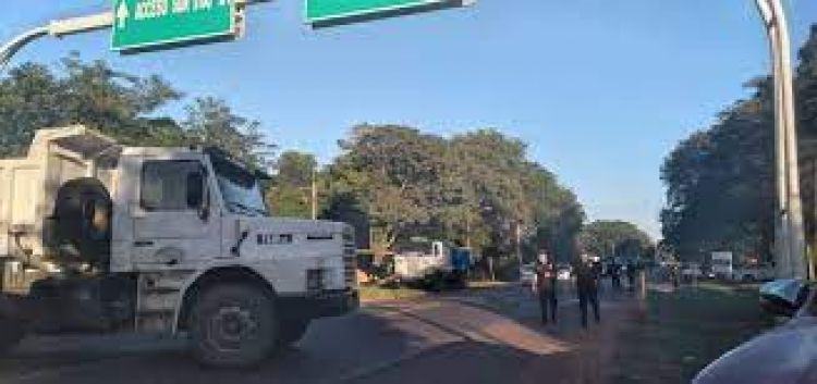 Camioneros cierran ruta PY01 más de 20 minutos en Paraguarí