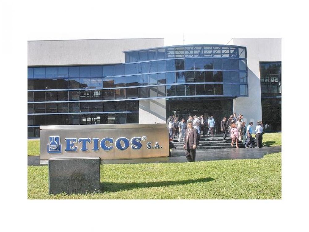 Imputan a ex gerente de ticos por millonario desvo