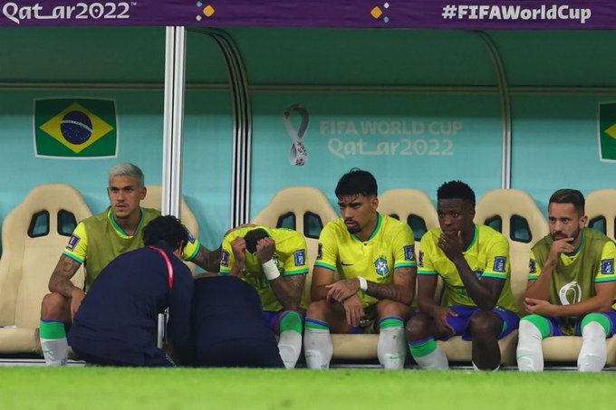 Neymar llora desconsolado luego de ser cambiado por molestias ante Serbia