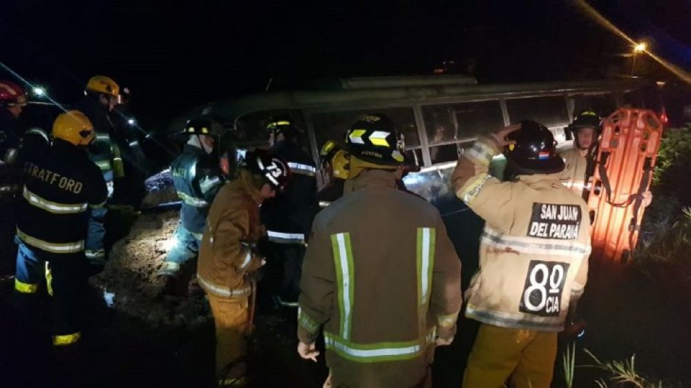mnibus militar con 43 cadetes sufre accidente en Itapa