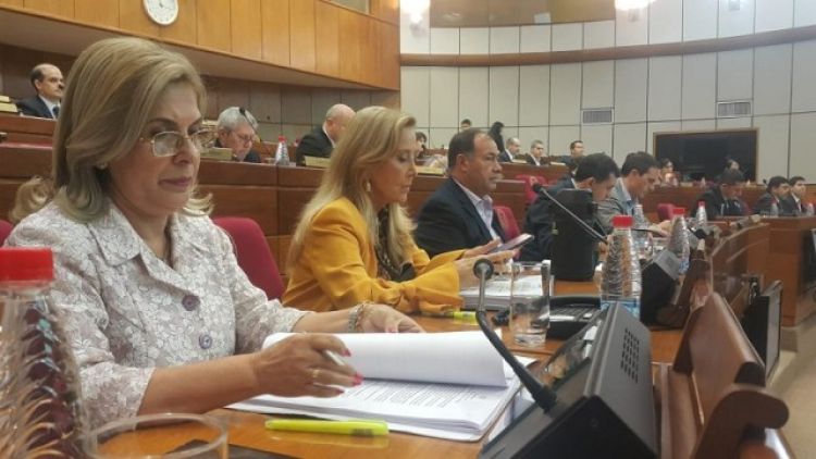 Sancionan ley que prohíbe entrega de combustibles en instituciones públicas
