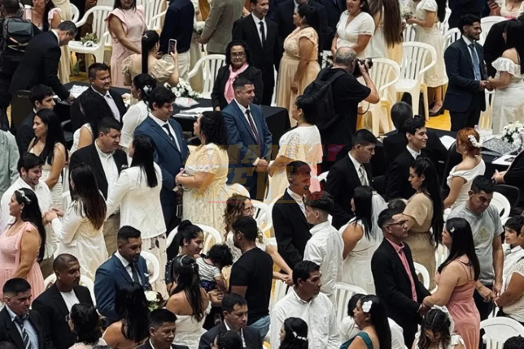 Más de 600 parejas sellaron su unión en boda histórica