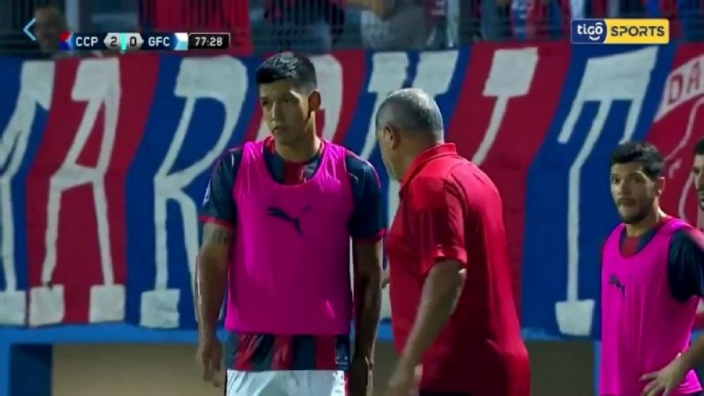 Dos Santos no viaja a Ecuador