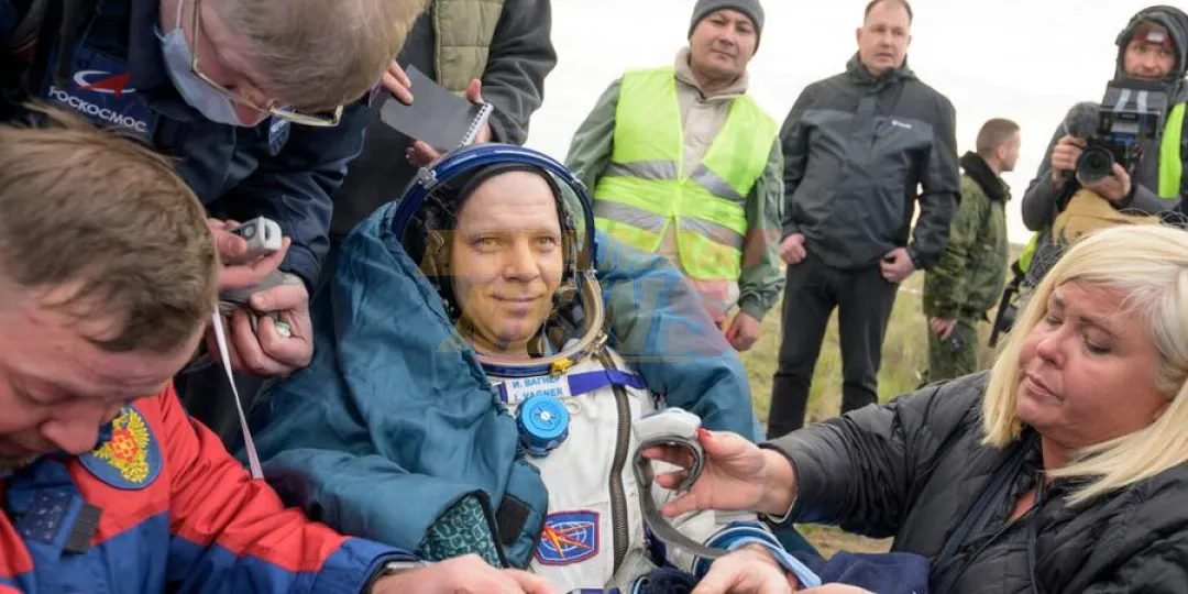 Insólito: nave espacial Soyuz aterriza en Kazajistán con dos rusos y un estadounidense