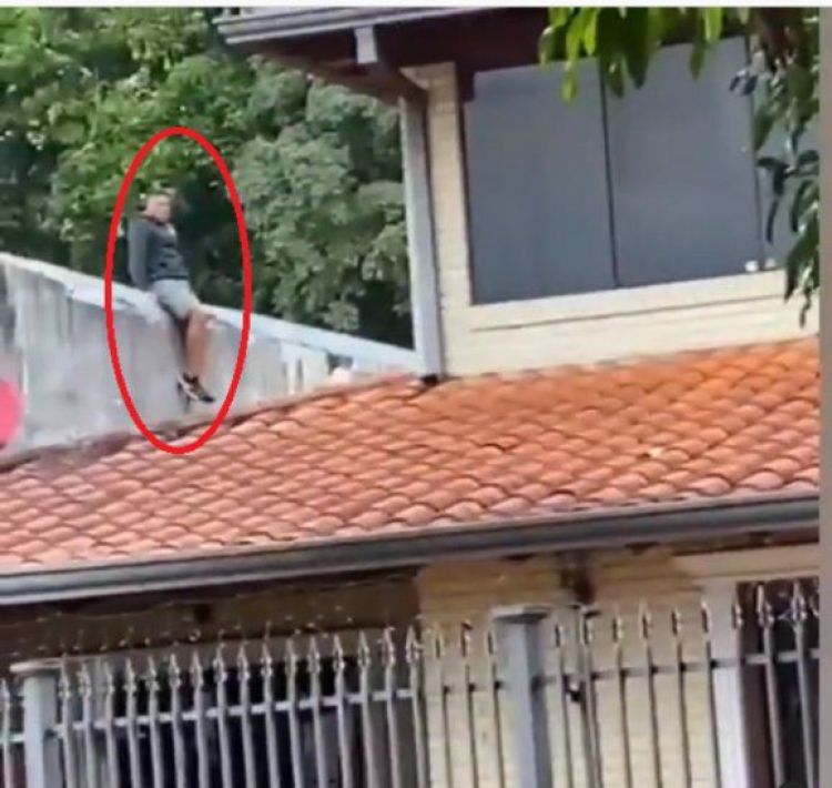 ¿El ladrón araña? Un joven trepó murallas para intentar escapar de la policía