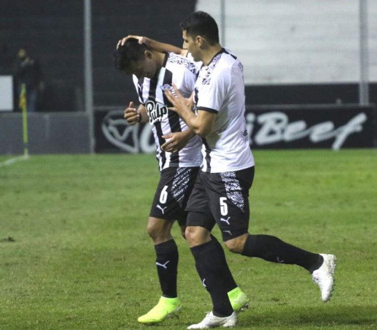 Libertad pasó de página y volvió al triunfo