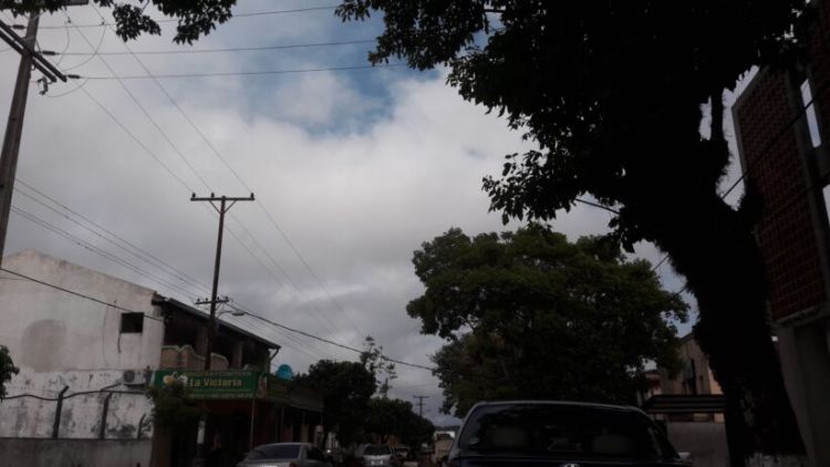 Meteorología anuncia un martes caluroso y con posibles chaparrones