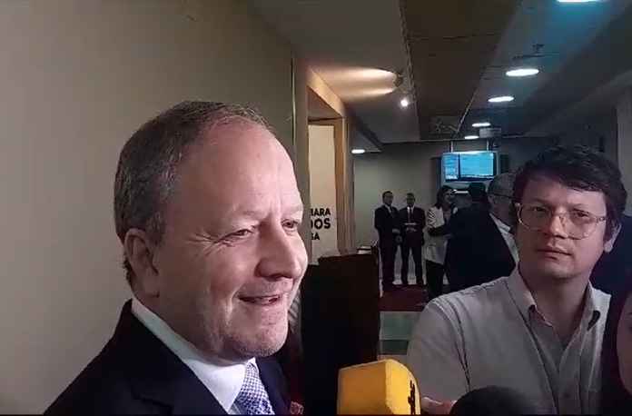 Ministro de Economía dijo que no compraría ni «un auto 0 km de Argentina»