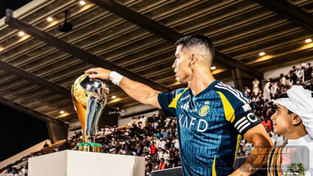 Cristiano toca la copa, pierde la final y gesticula a sus compañeros