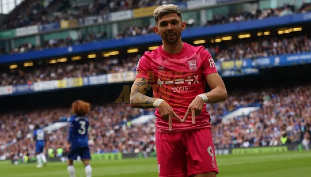 Enciso brilla con gol y asistencia en Stamford Bridge