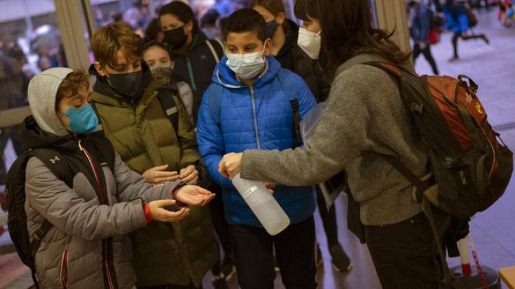 COVID-19 | Ómicron complica la vuelta a clase y disparas las pruebas de detección en Europa