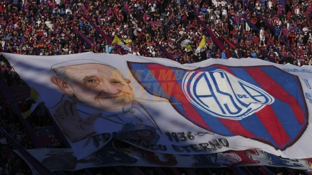 El San Lorenzo de Argentina realiza emotivo homenaje en memoria del Papa Francisco, su aficionado más ilustre
