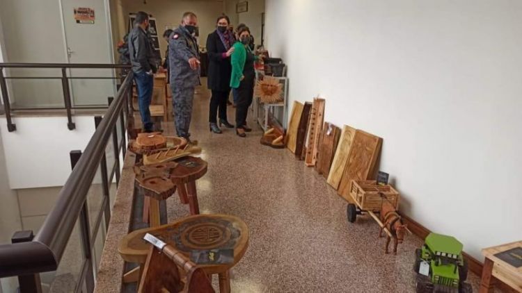 Internos exponen sus habilidades artesanales en el Palacio de Justicia de PJC