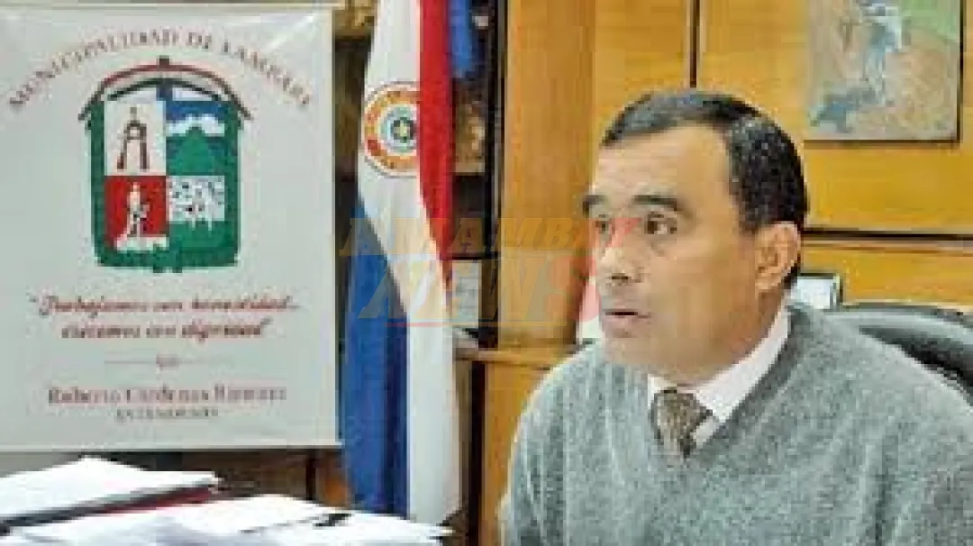 Imparten orden de captura contra el exintendente Roberto Cárdenas de Lambaré