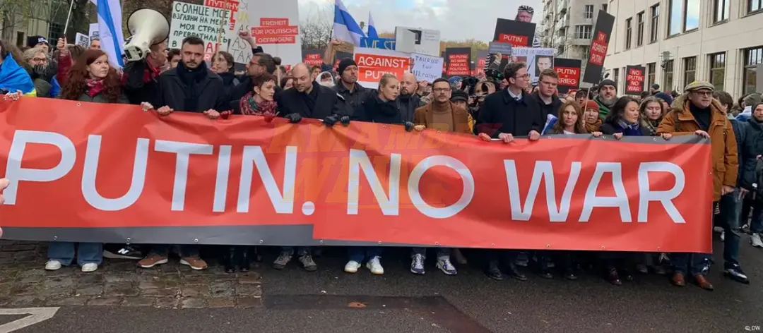 La oposición rusa en el exilio marcha en Berlín contra Putin
