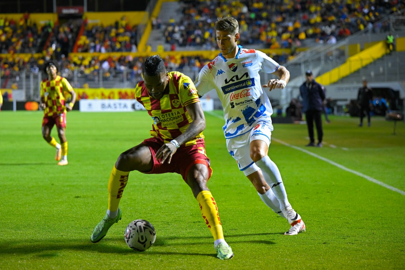 Nacional no la pasa bien y cae por la mínima en Ecuador