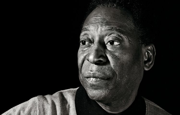 Pelé permanece hospitalizado tras problemas en exámenes de rutina
