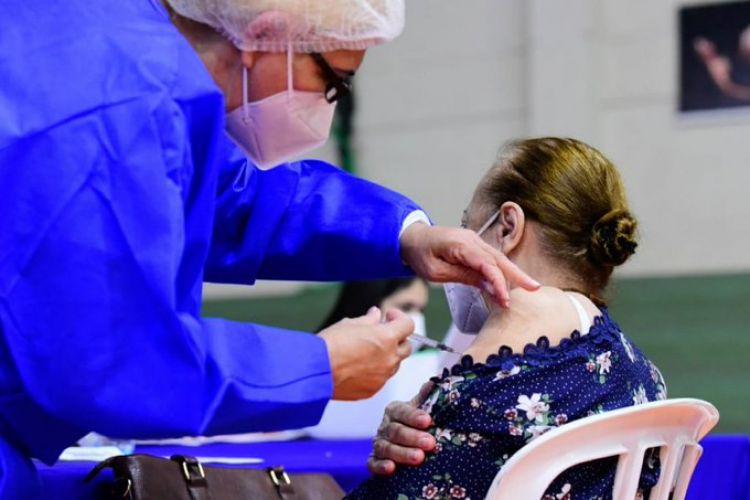 El fin de semana se vacunará exclusivamente con segunda dosis