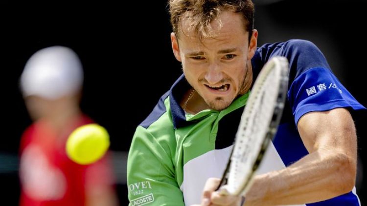 Medvedev alcanza su tercera final de la temporada