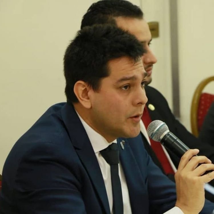 Viceministro pide denunciar a empresas que obligan a trabajar a contagiados