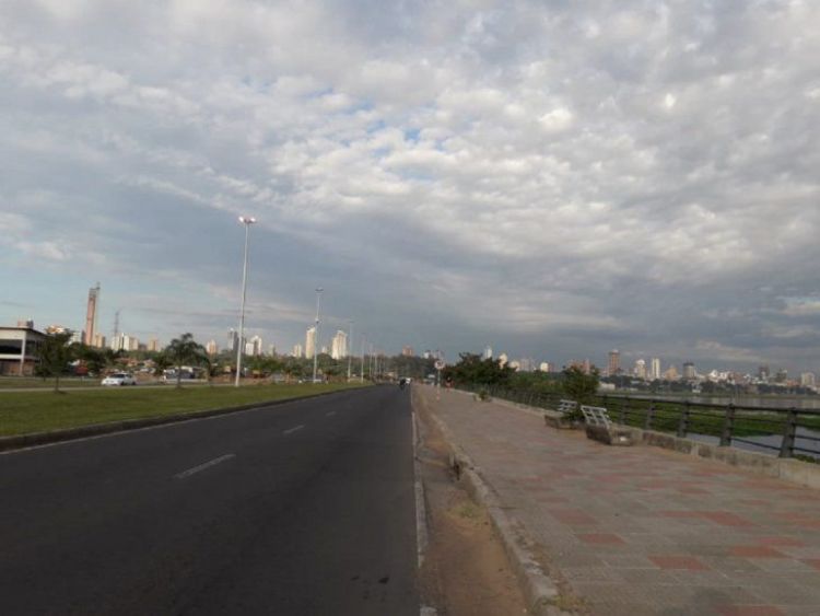 Clima fresco a caluroso con cielo nublado para este viernes, anuncia Meteorología