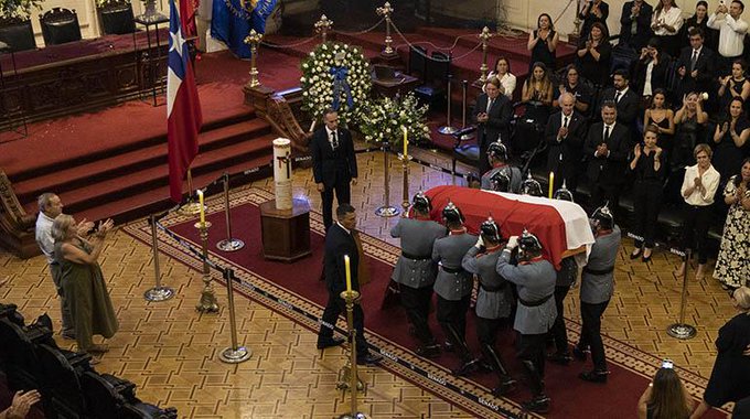 Chilenos despiden a Piñera; murió por asfixia por sumersión tras caer al lago
