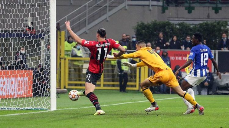 Porto se mantiene en la pelea y casi sentencia al Milan