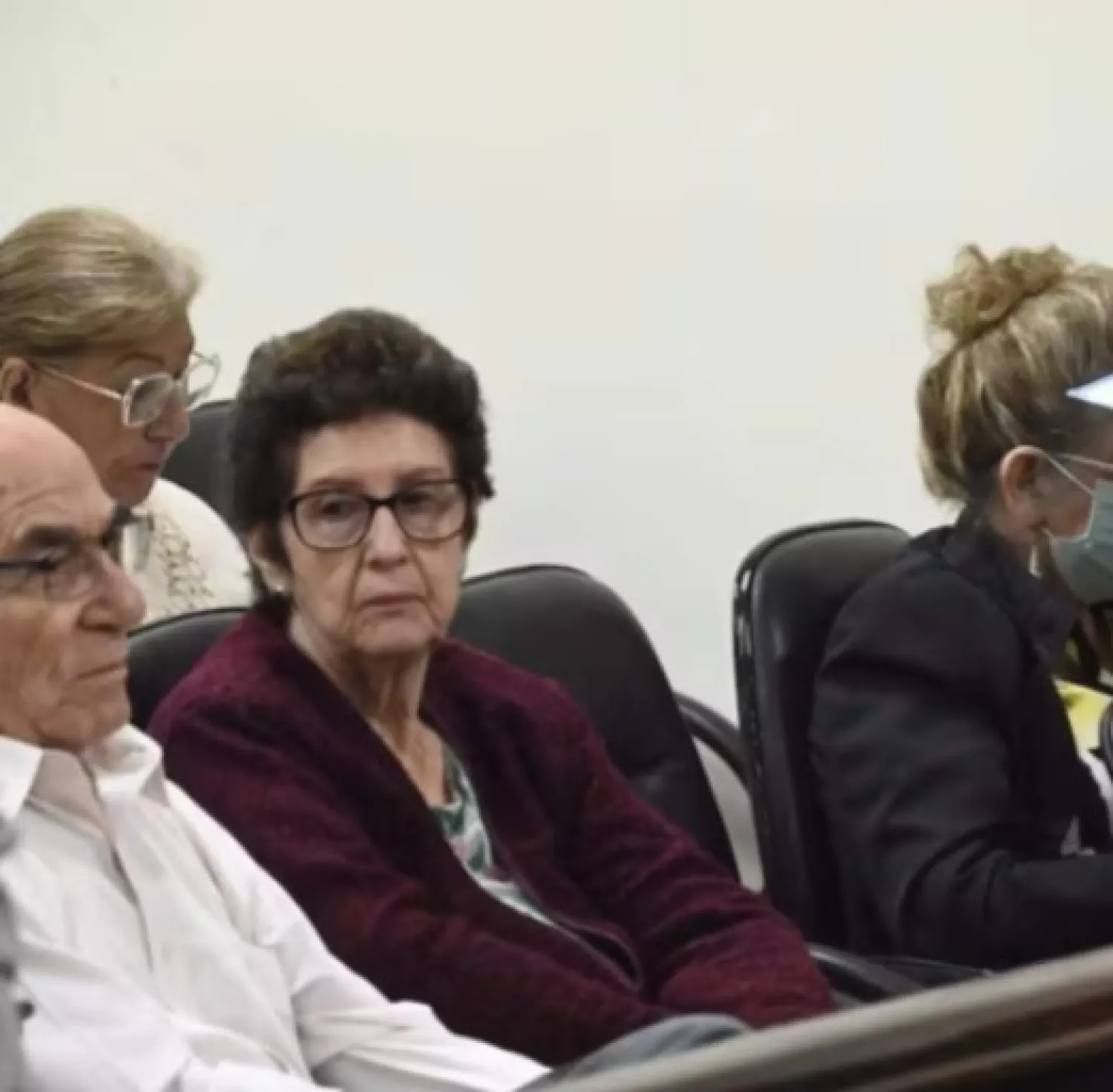 Cuestionan decisión fiscal de no ejecutar orden de captura pese a condena vigente