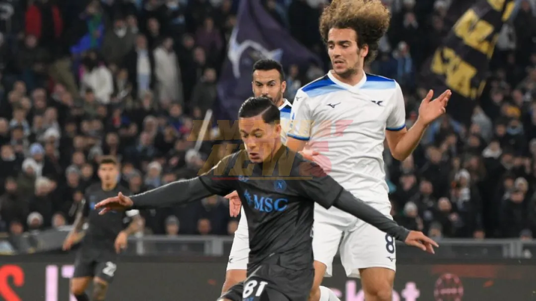 El Napoli deja el liderato en el aire
