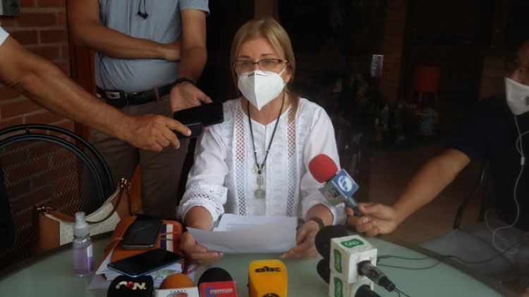 Beatriz Denis responde a Giuzzio: “Calladito te ves más bonito”