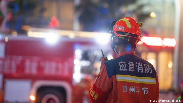 Un mortal incendio en China atiza la ira contra la política de "cero covid"