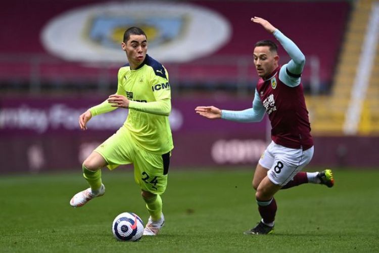 Newcastle gana con Miguel Almirón  de titular y se aleja del descenso