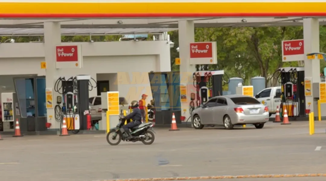 Shell reduce G. 300 en combustibles, alineándose con medida de Petropar