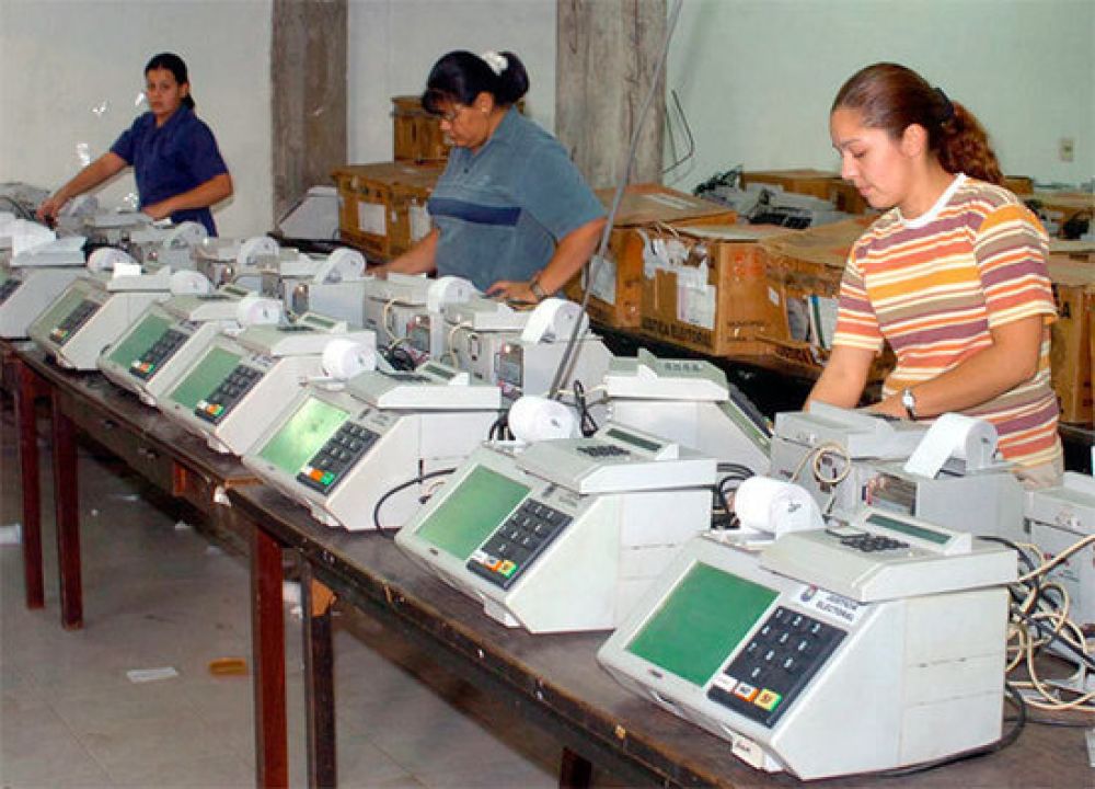 Contrataciones Públicas ordena suspensión de licitación de urnas electrónicas