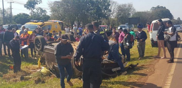Joven sufre vuelco de vehículo en Ciudad del Este