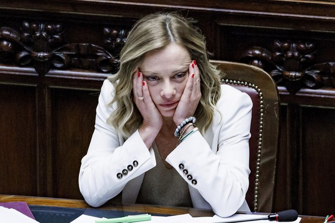 Meloni enfrenta las incómodas prácticas xenófobas del movimiento juvenil Fratelli d'Italia