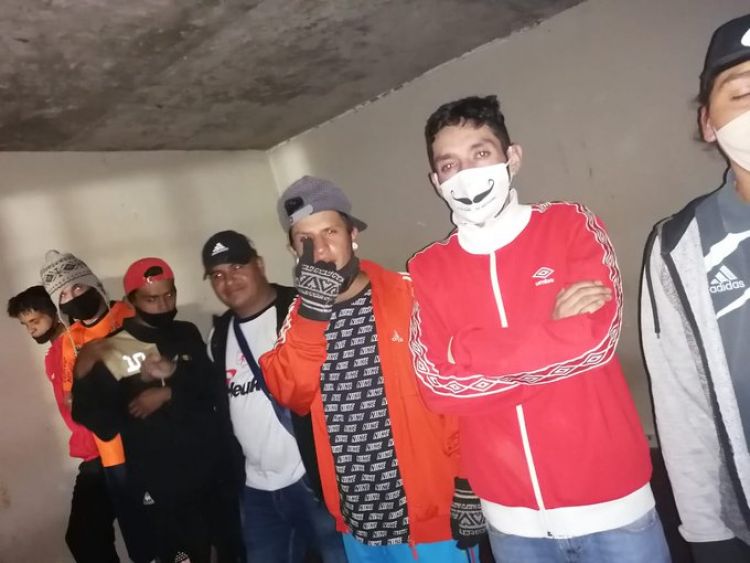 Detienen a supuestos hinchas de América de Cali por saquear surtidor en Luque