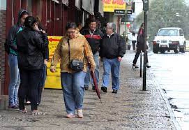 Sábado fresco con precipitaciones dispersas