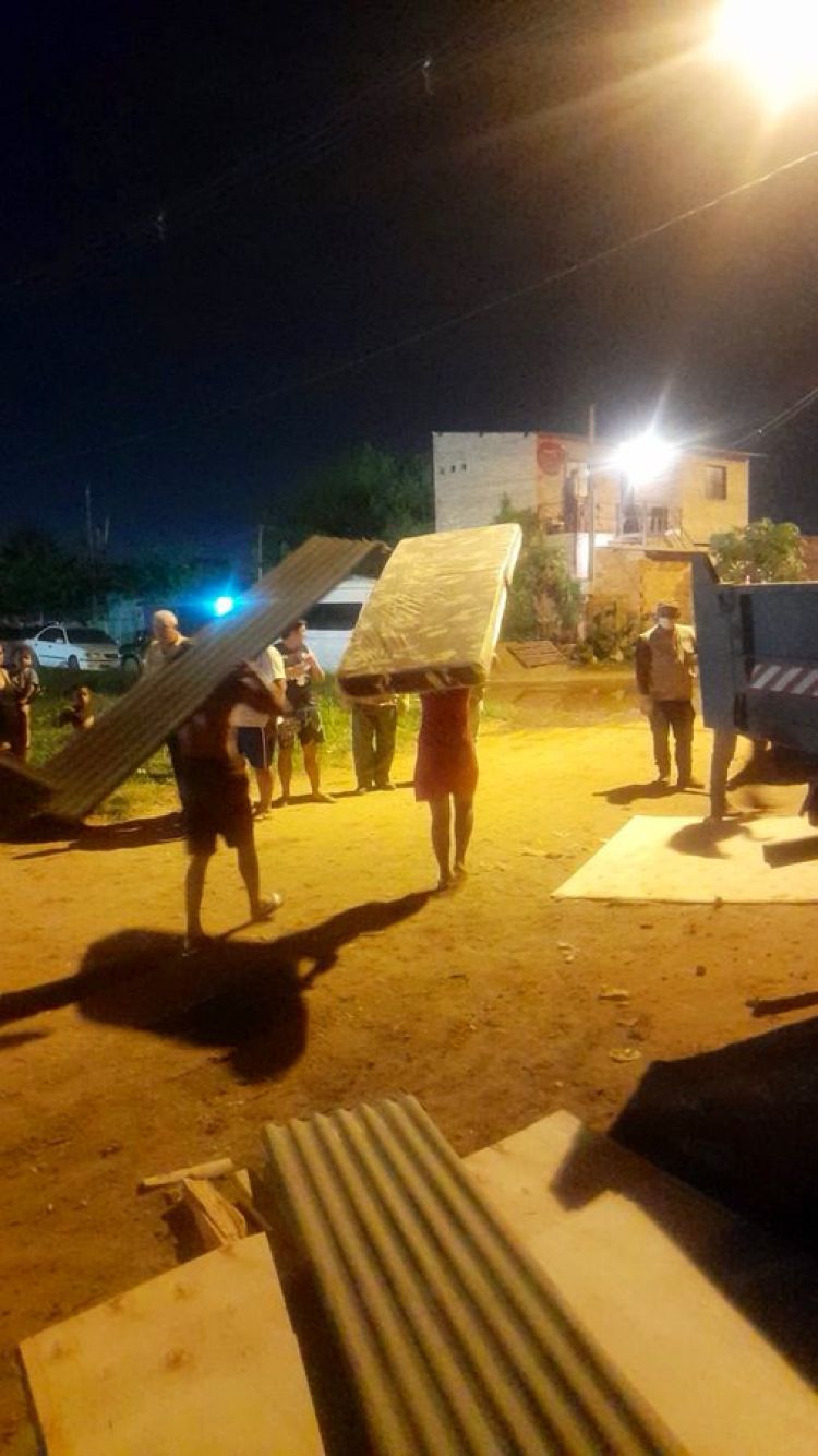 Asisten a familias afectadas por el incendio en Tablada