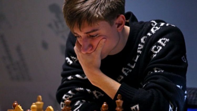 Curioso hecho en torneo de ajedrez: maestro ruso no quiso jugar con tapabocas, y perdió