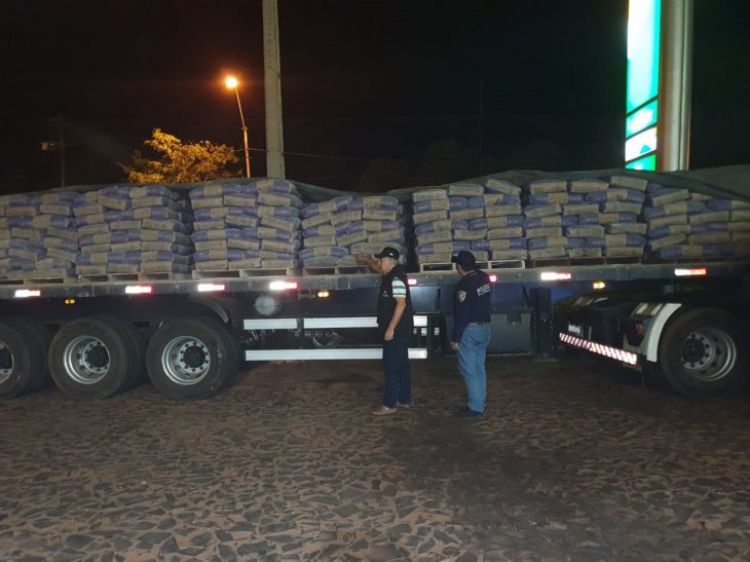 Incautan 2.000 bolsas de cemento aparentemente de contrabando en Salto del Guairá