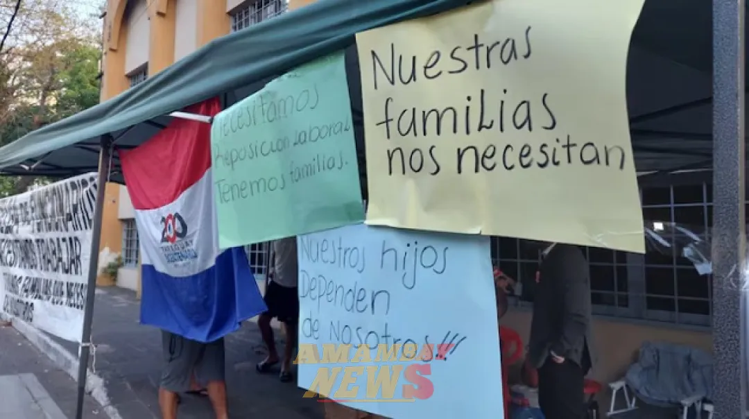 Exfuncionarios de la Municipalidad de Lambaré en huelga de hambre tras descontratación