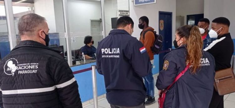 Tres personas fueron inadmitidas en el Puente de la Amistad por portar documentos falsos