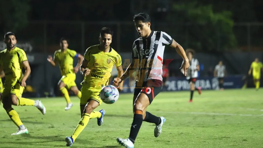 Libertad salva el invicto ante Recoleta