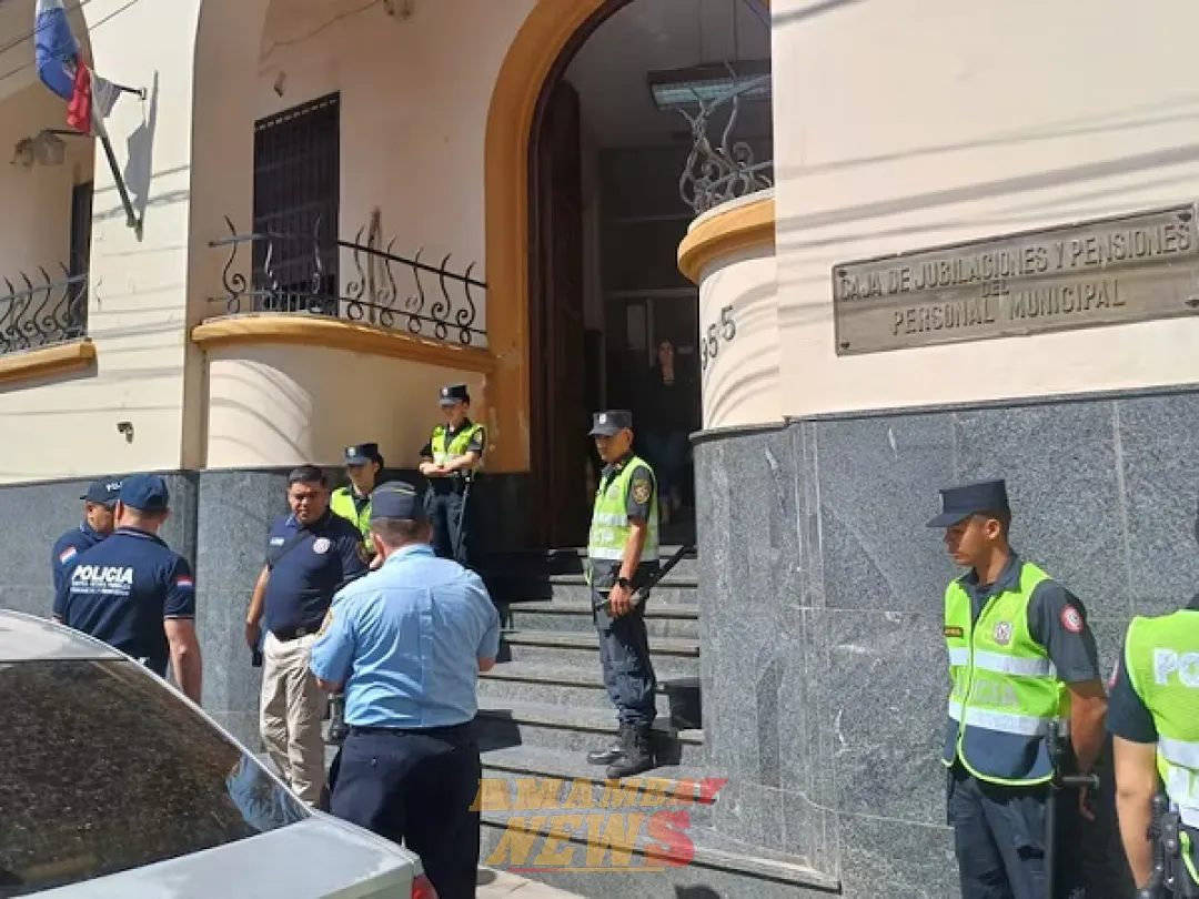 Jubilados municipales exigen pagos atrasados en la Caja Municipal