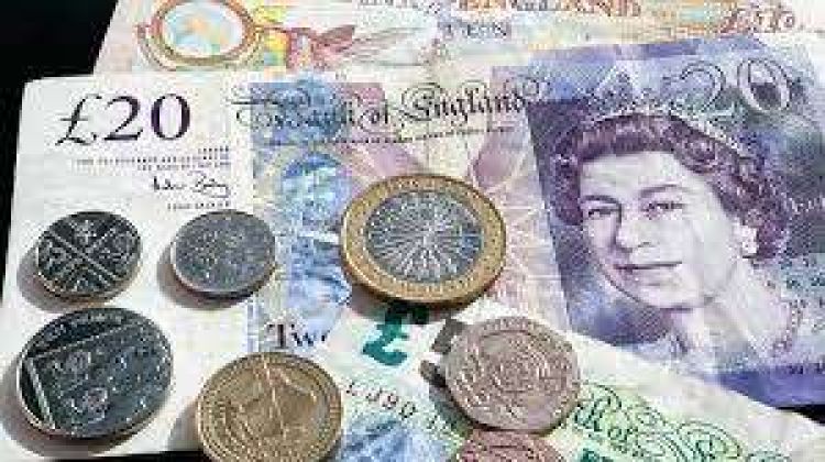 El Reino Unido aumenta el salario mínimo a 0.75 dólares la hora