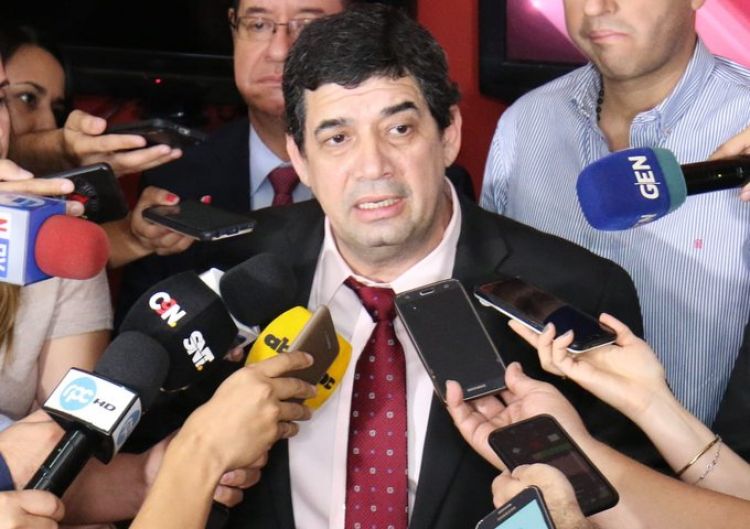 Velázquez sostiene que deberíamos pedir un resarcimiento por deuda ilegal de Itaipu