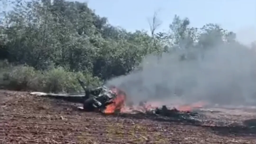 Hallan aeronave en llamas en una estancia en Caazapá