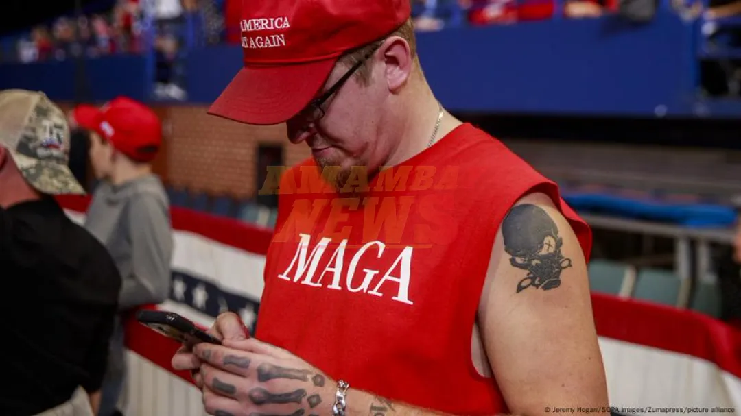 Trump lanza su propio teléfono móvil dorado y conservador