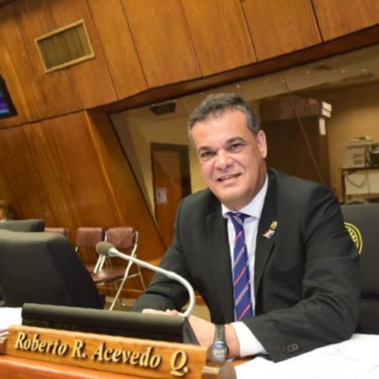 Colegas elevan plegarias por estado crítico del diputado Robert Acevedo